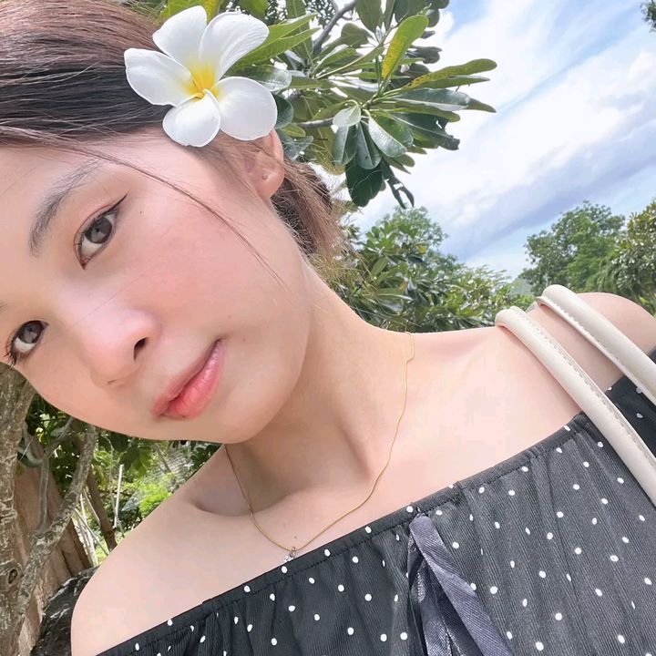 Butsaba ที่แปลว่าดอกไม้🌹🦋