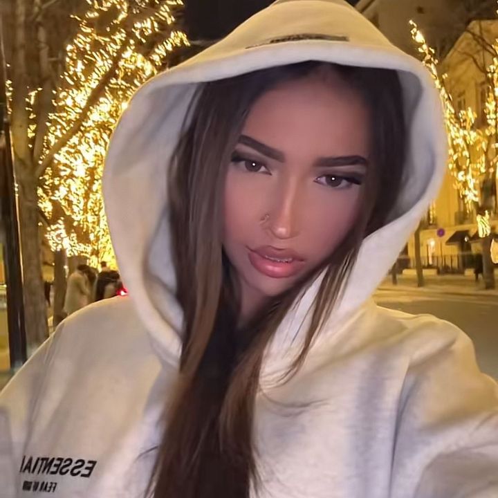 ANYA🧞‍♀️
