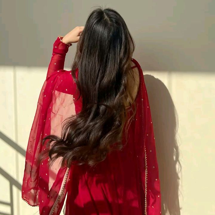 Priya😍Malhotra