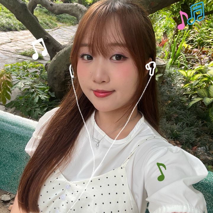 Hugo cưỡi đà điểu🦙