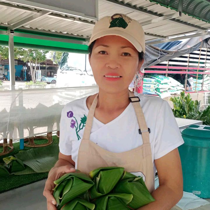อารีย์ข้าวห่อตอง