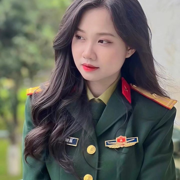 Cô bộ đội 💚