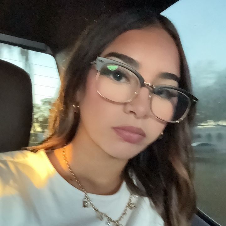 b e l l a