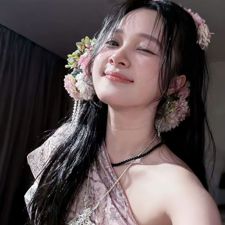 Thủy Thủy Review