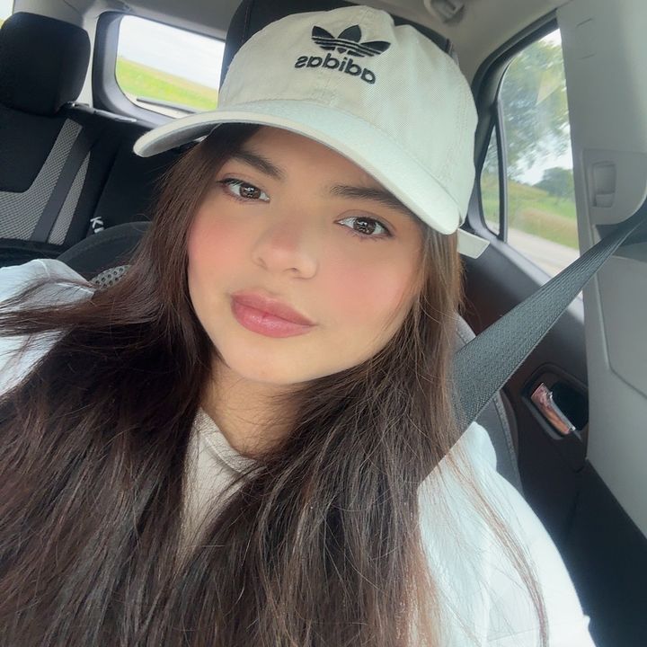 Claudia Hidalgo •