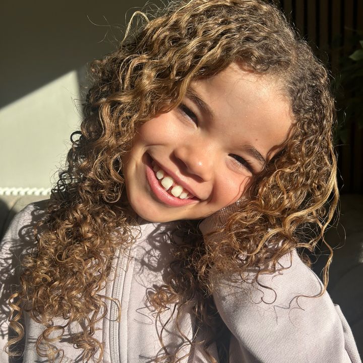 CurlyAva