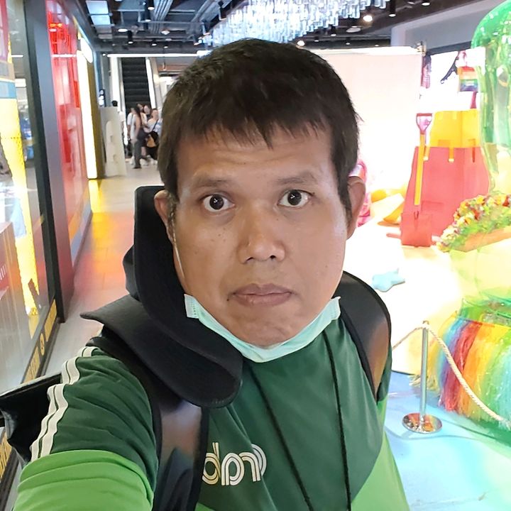 Totoเดินไปบ่นไป