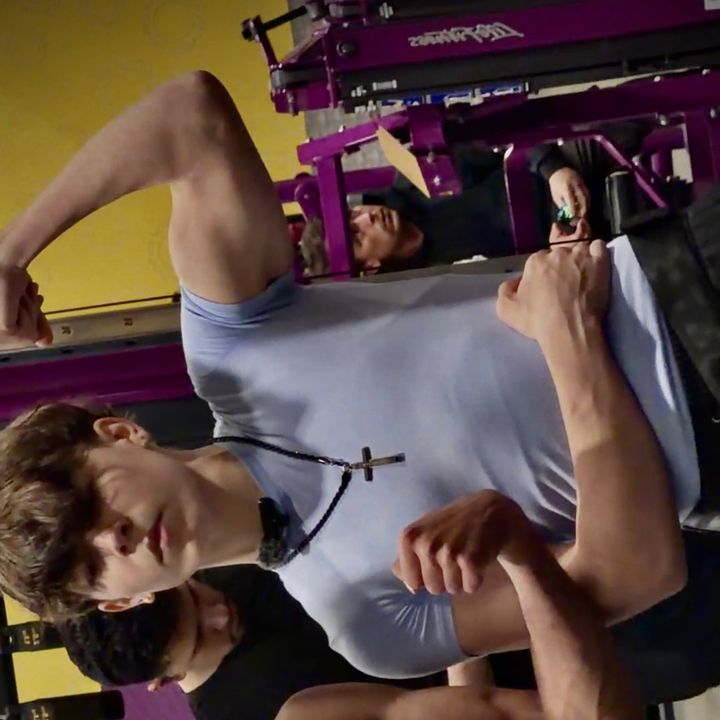 Charlie_lifting