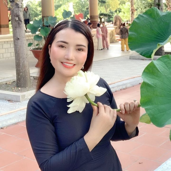 Thu Hằng Review