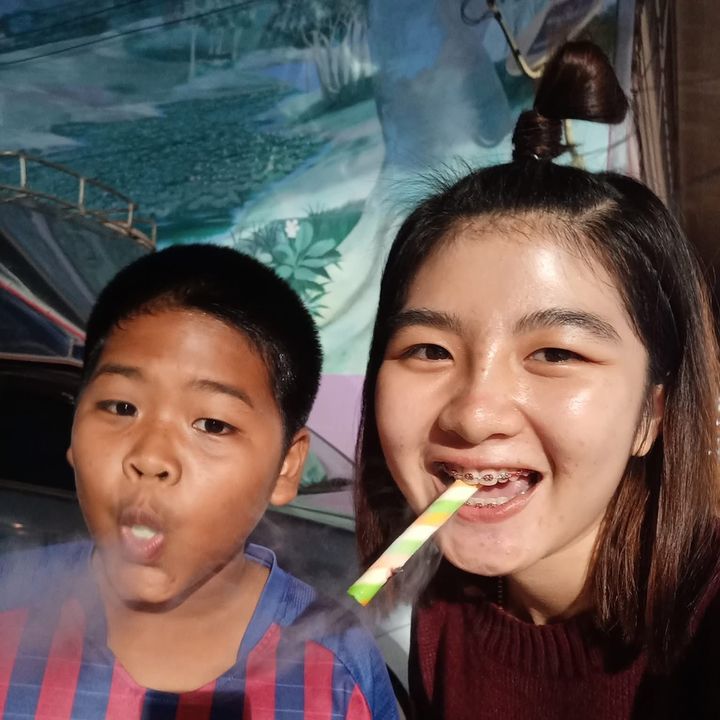 น้องชายหล่า