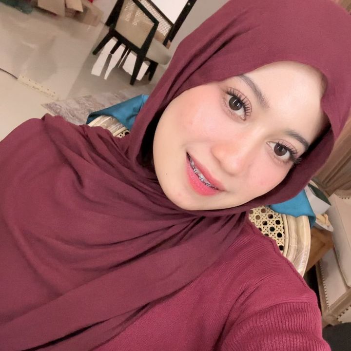 haniii |fashion beauty 𝜗𝜚˚⋆