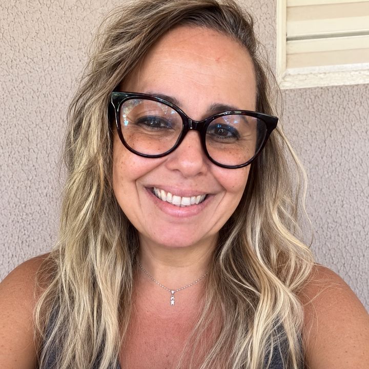 Kenia Queiroz Vida Real