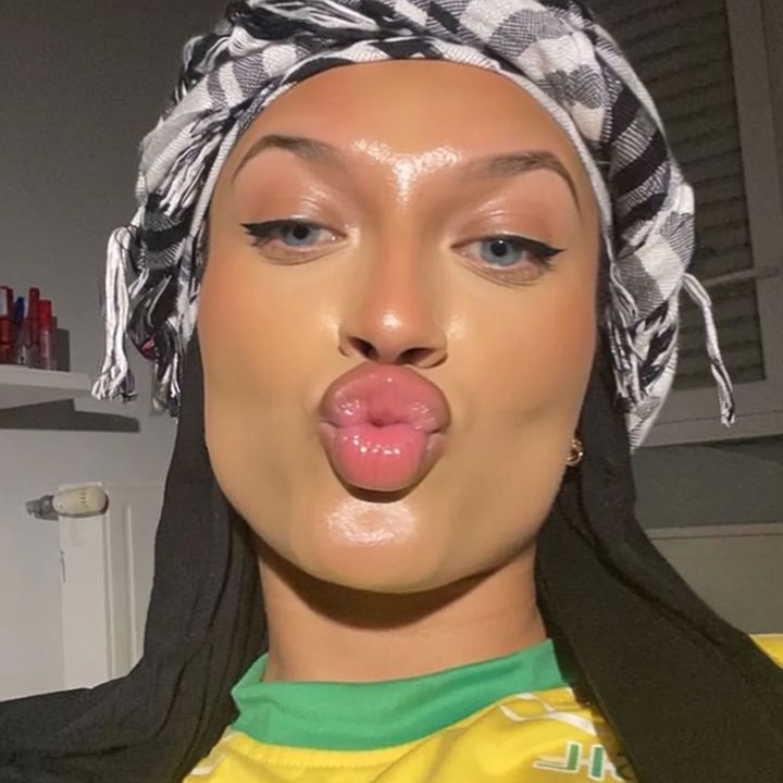 Lara_pet1