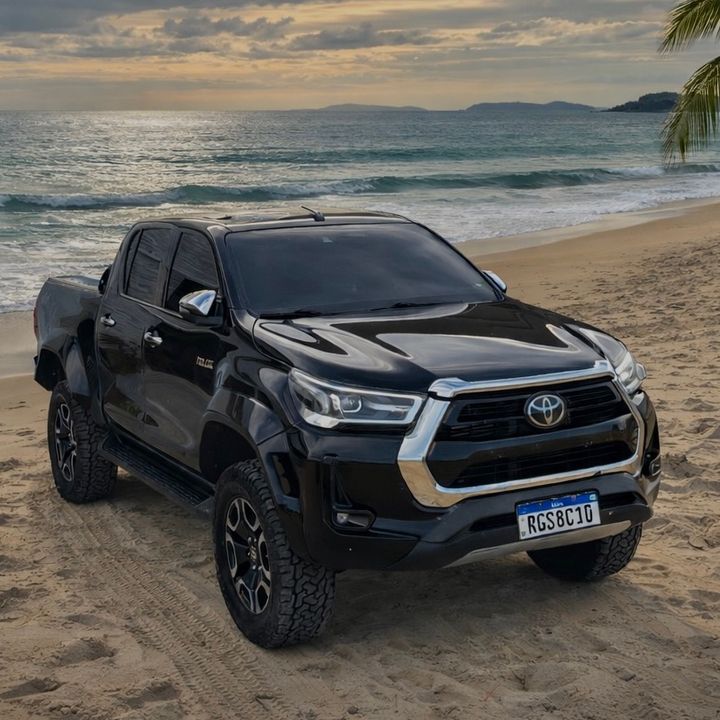Hilux Black