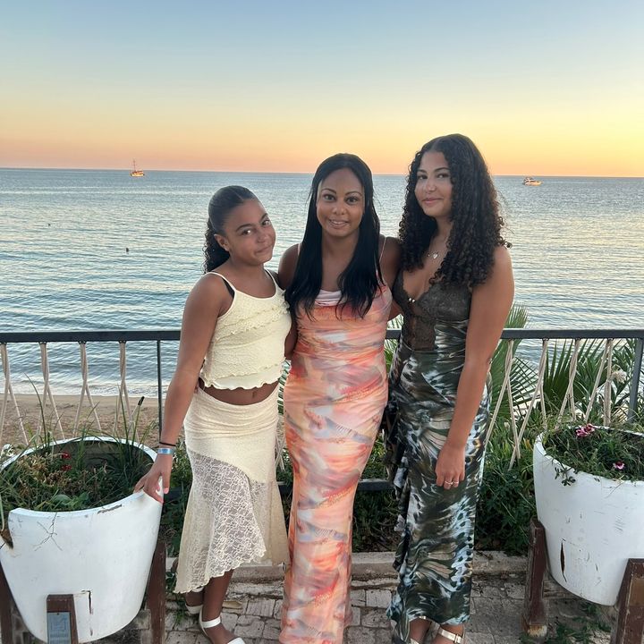 Mum-2 beautiful girls-9-5 life