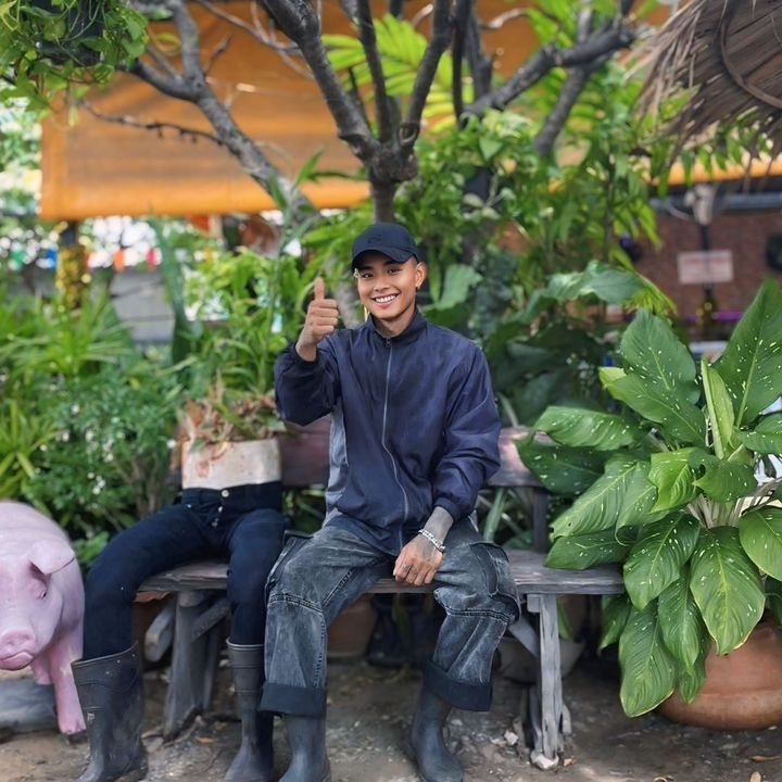 ☘️KHUN HTOO HTET AUNG 🍃