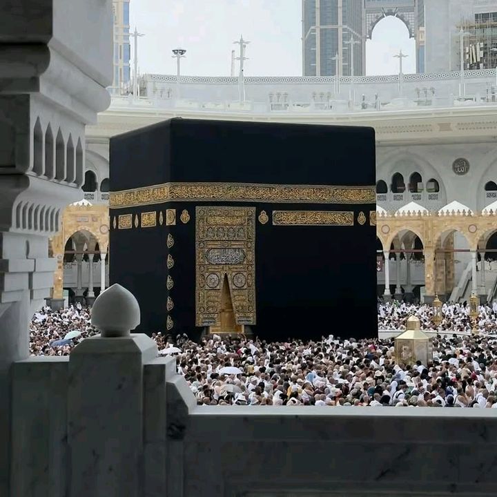 ٱللَّٰهُ أَكْبَرُ