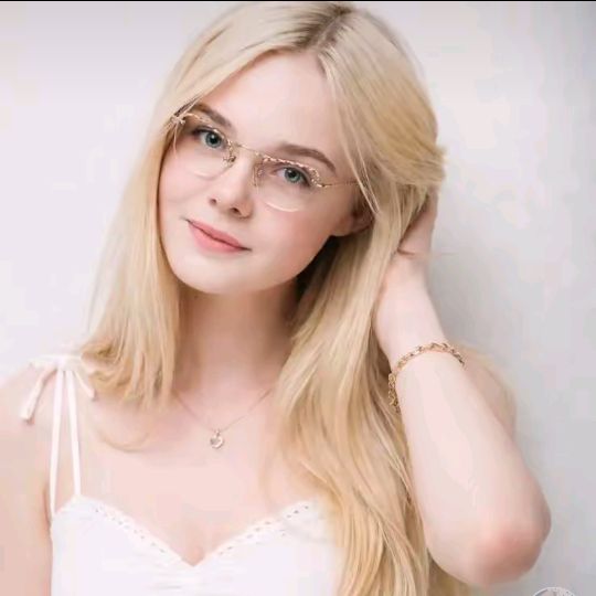 Elle Paula