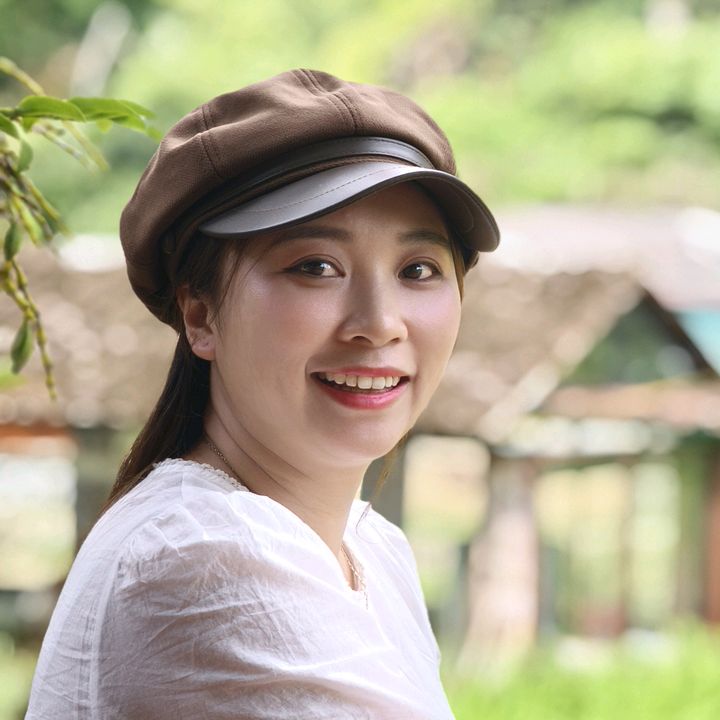 Cô Hiều Tạp Hoá