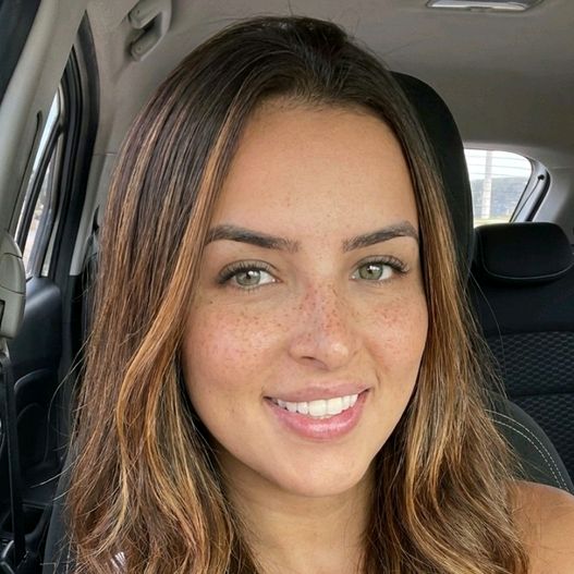 Isabella Flores