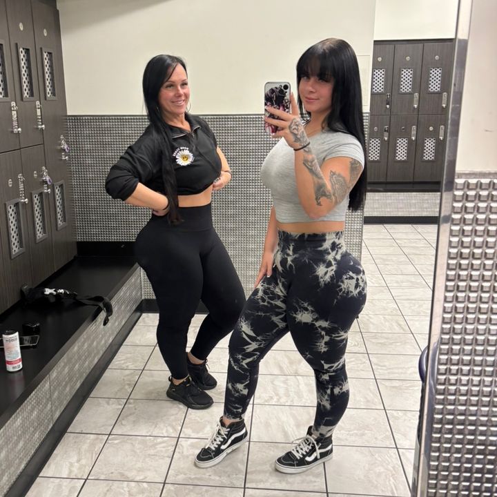 Mami Y Mia