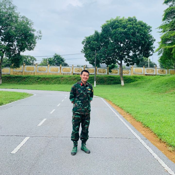 Tư mới ra quân