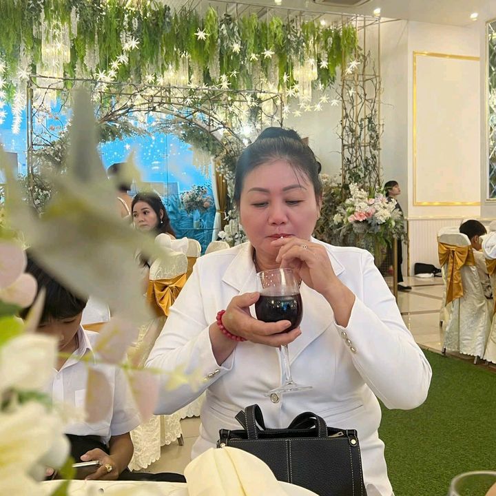 Cô Ba Vui Vẻ