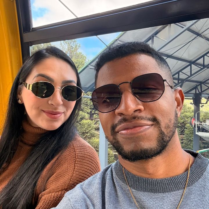 Casal Adair e thay