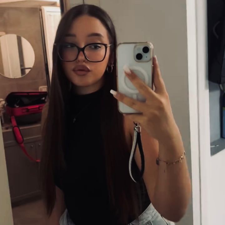 𝒜