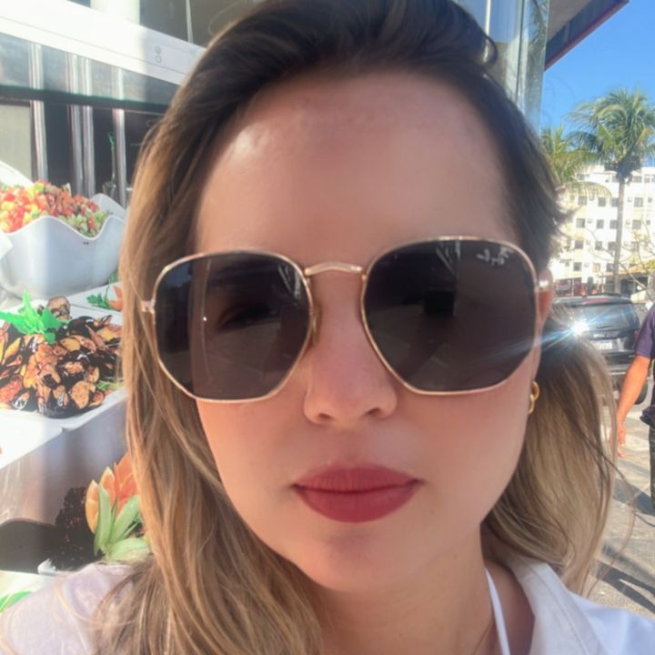 Thais Oliveira