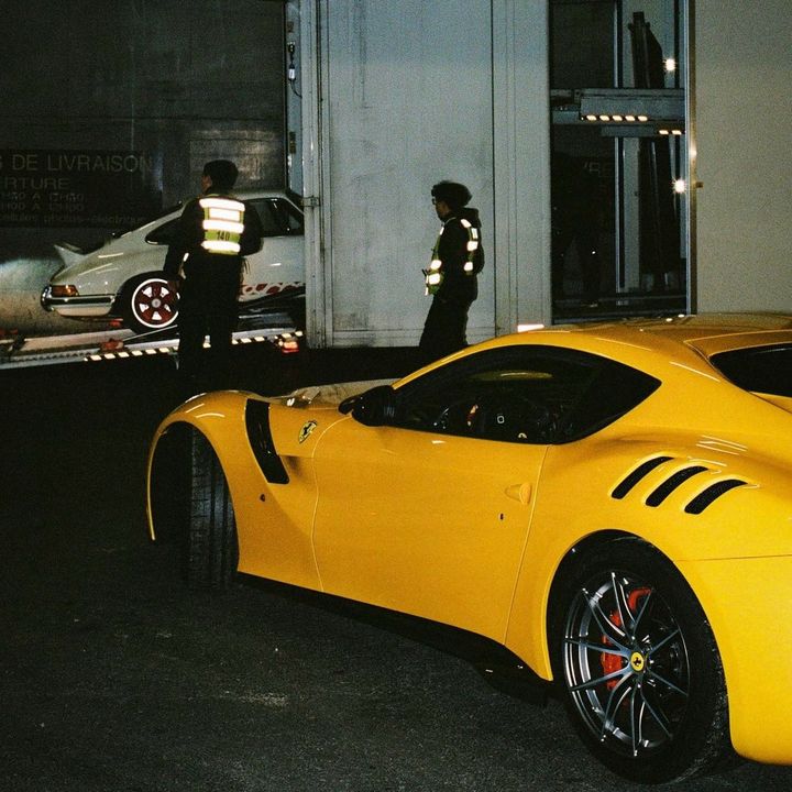 𝒛𝑾𝑨𝑳𝑬𝑬𝑫_