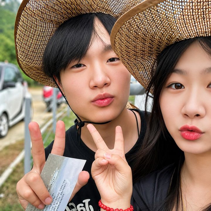 Ren & Hana
