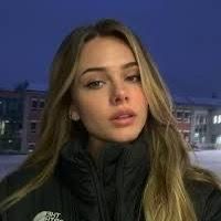 Chloe La