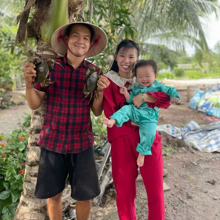 Linh Khải Family