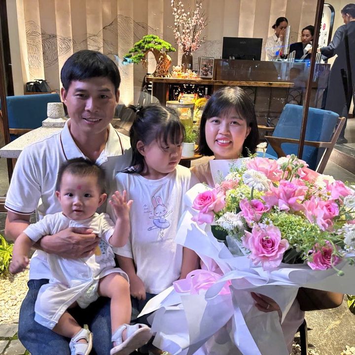 Gia Đình Hana và Alex