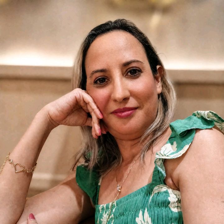 Ester Carvalho