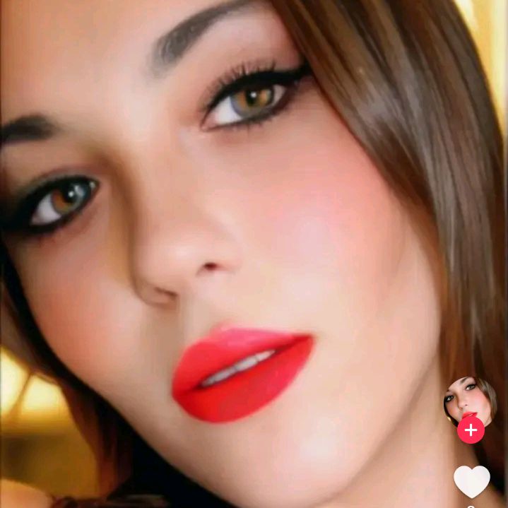 Cinthia Caroline