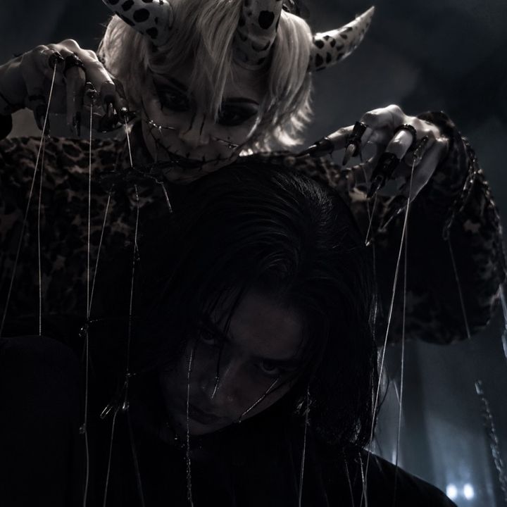 🖤☾⋆༺† 𝖁𝖎𝖈𝖙𝖔𝖗 †༻⋆☽🖤