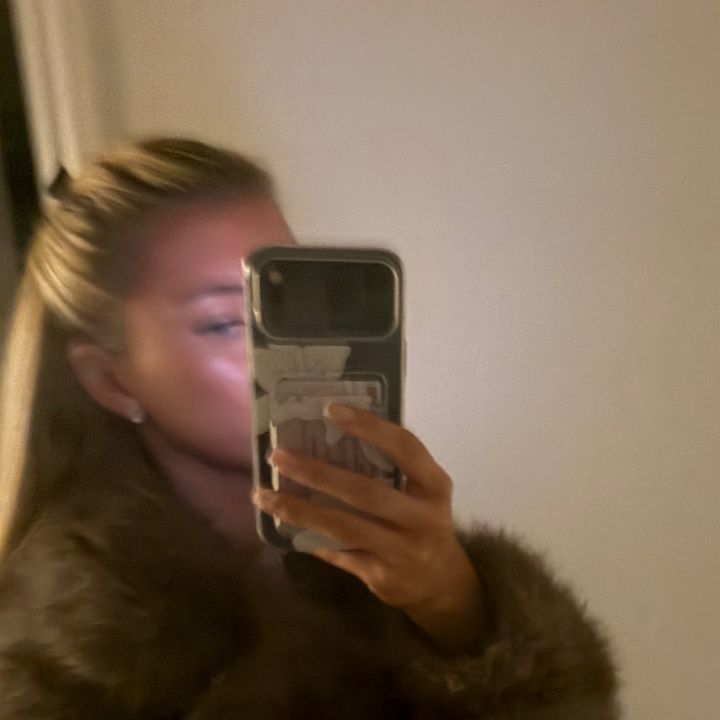 H🧘🏽♀️🥂⚡️👑🎸
