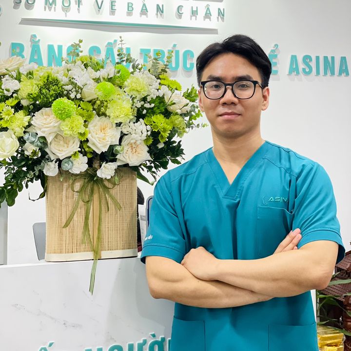 Hiếu làm bác sĩ