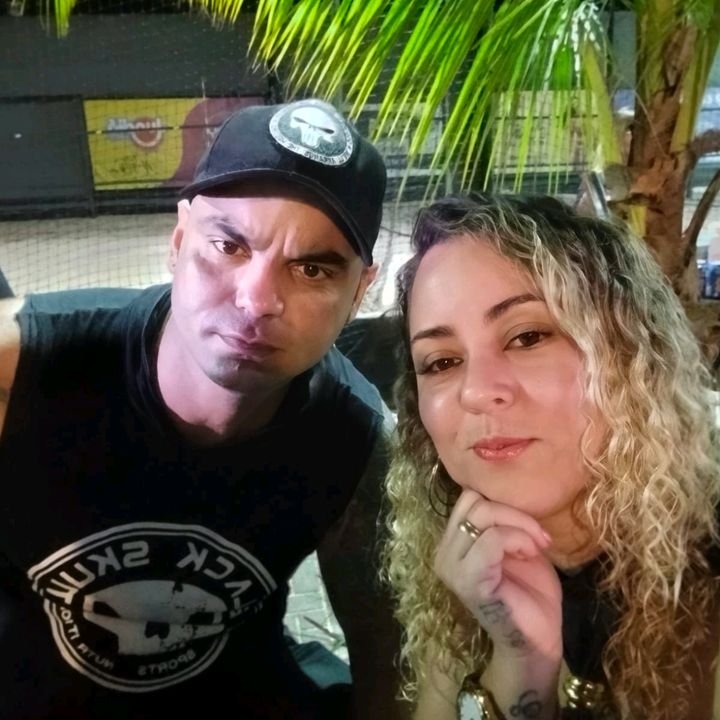 Um indica o outro aprova