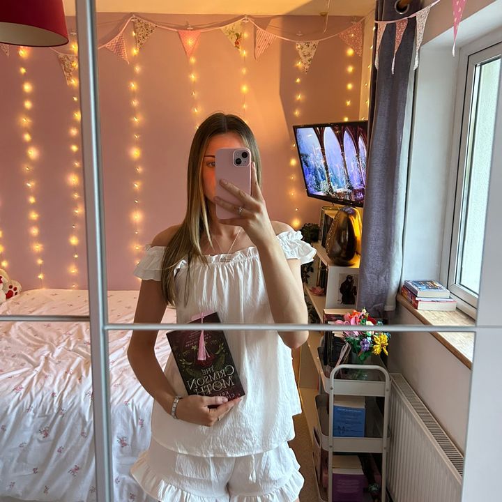 rachel 📚✨🧚🏼‍♀️