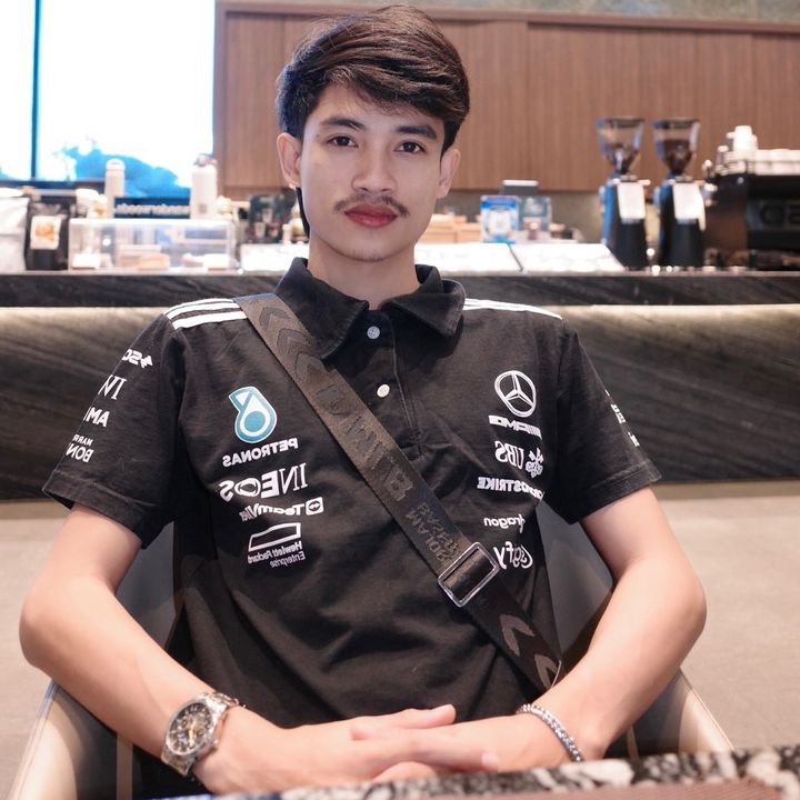 รอบไวเมืองคอน