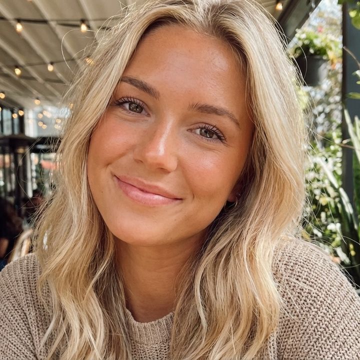 mia jones