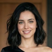Nina Santos
