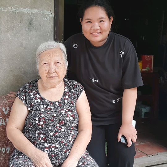 Bà ngoại hoan hỷ