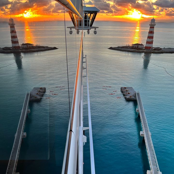 Cruise travel_Anchorsandabroad
