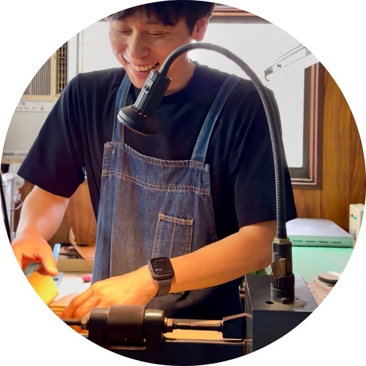 靴資材工場3代目の田中です🔨