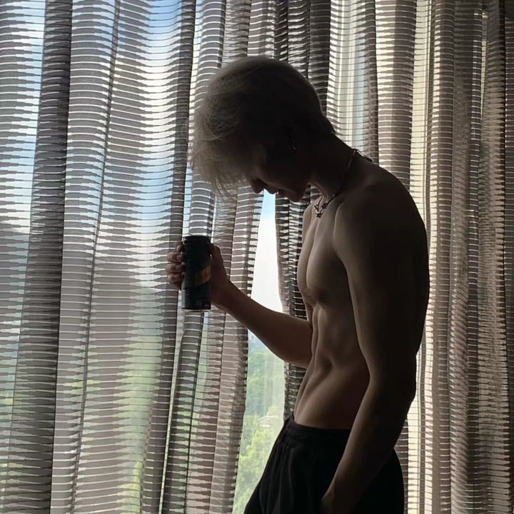 しゅんた/美容専門垢😬