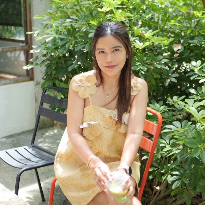 โบว์เจ้าของร้านทำเล็บเบลล่า